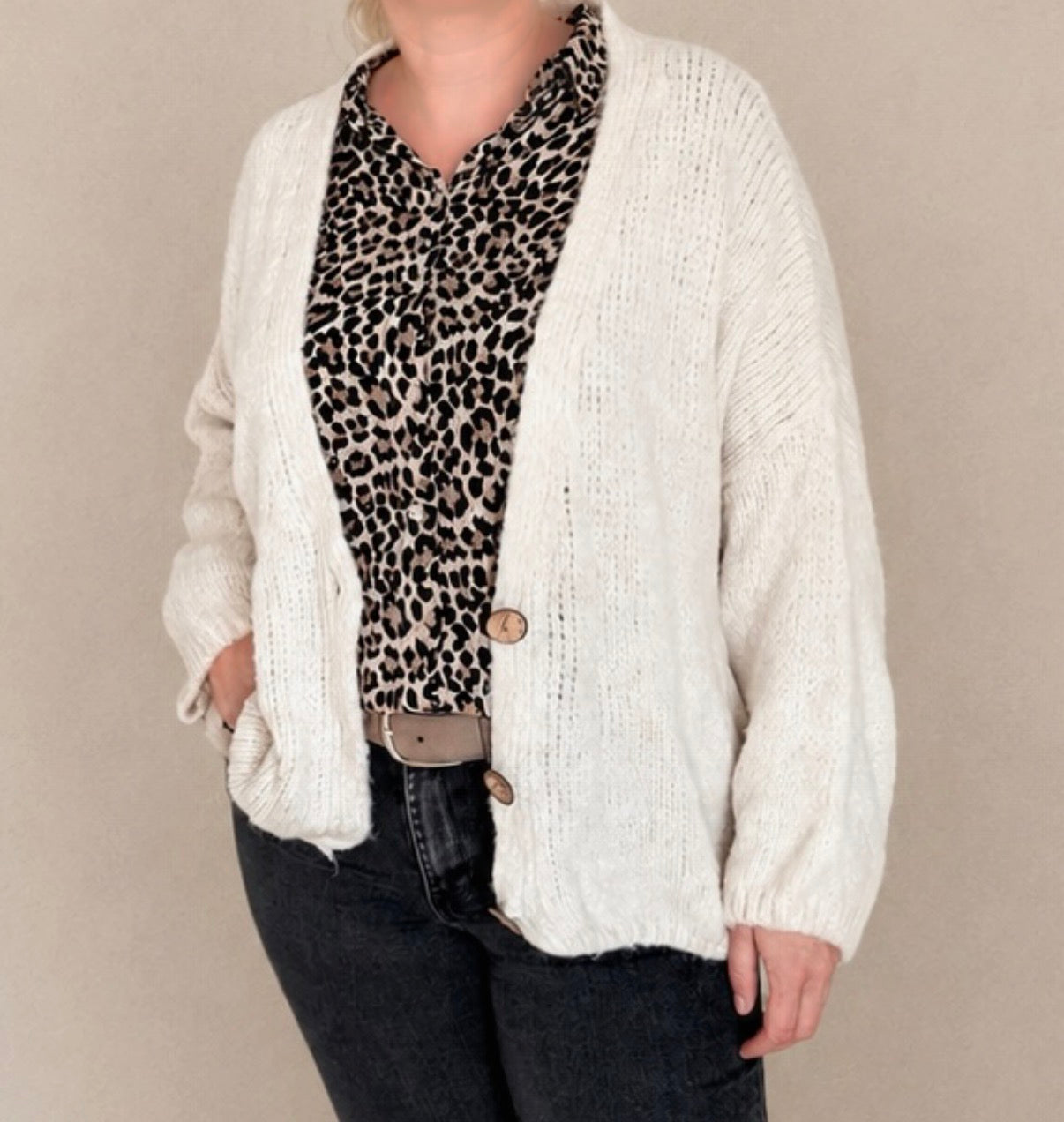 Strickcardigan Dreiknopf Creme